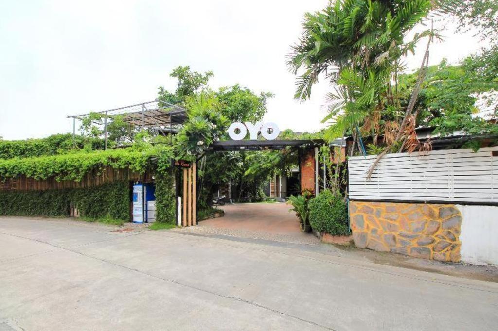 Oyo 271 The Resort Romklao Bangkok Exterior foto