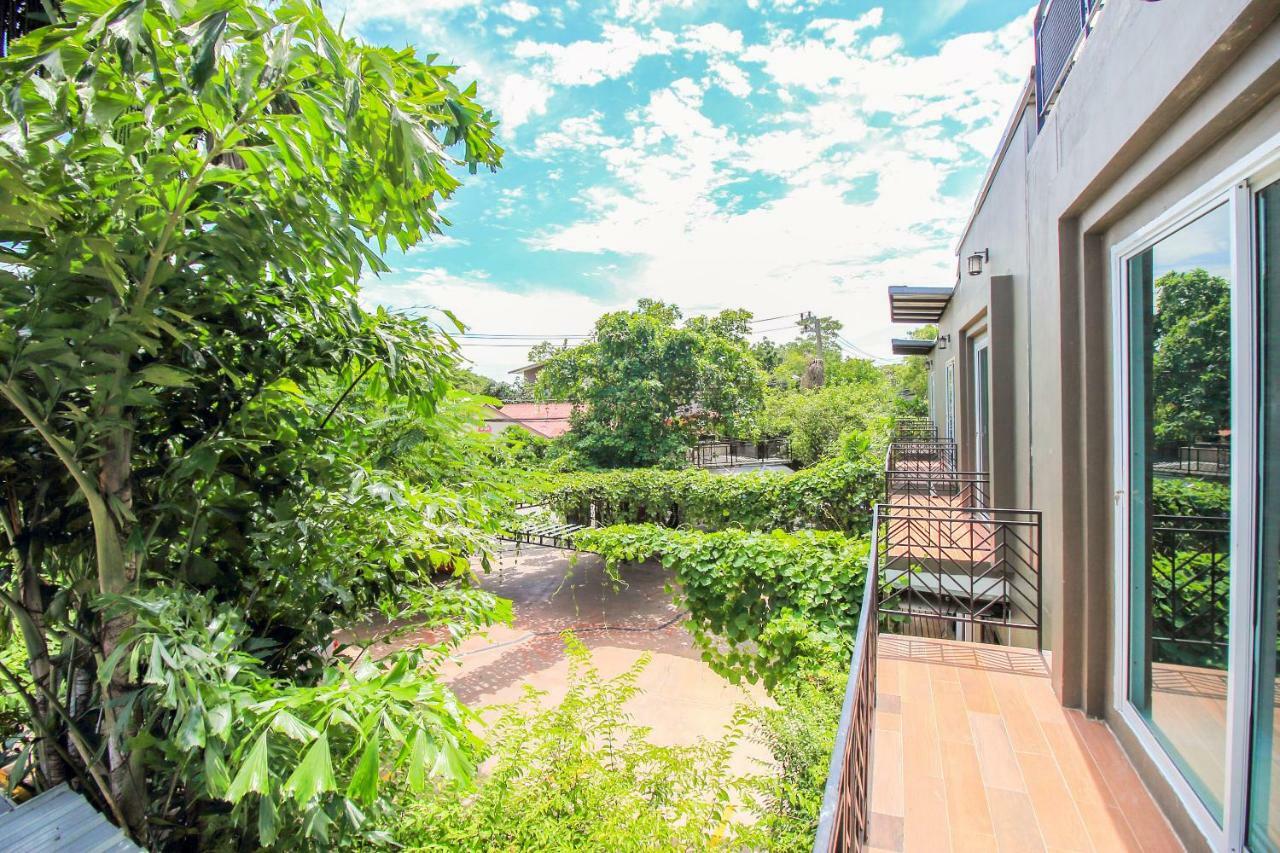 Oyo 271 The Resort Romklao Bangkok Exterior foto